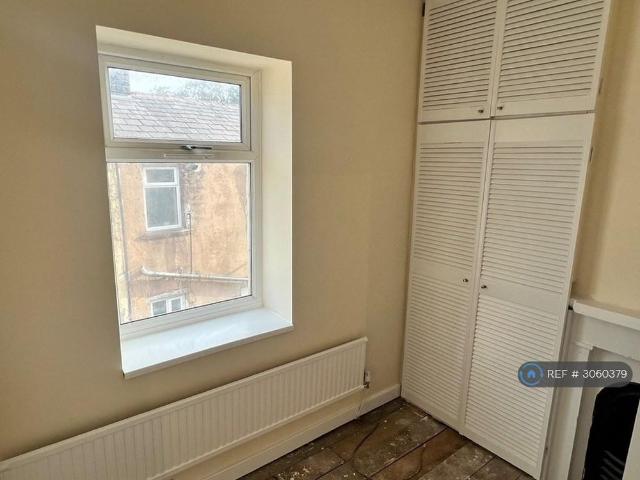 3 bedroom end of terrace house to rent