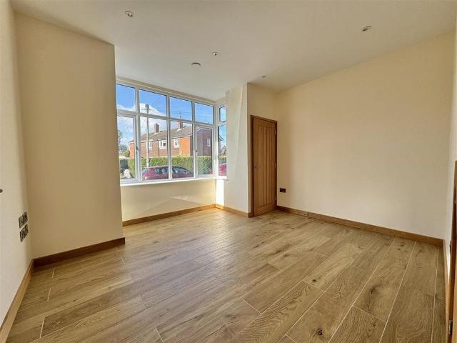 3 bedroom end of terrace house to rent
