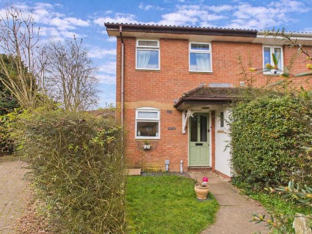 3 bedroom end of terrace house to rent