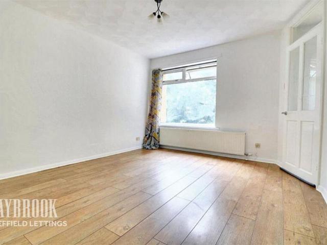 3 bedroom end of terrace house to rent