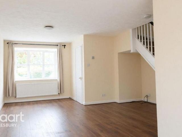 3 bedroom end of terrace house to rent