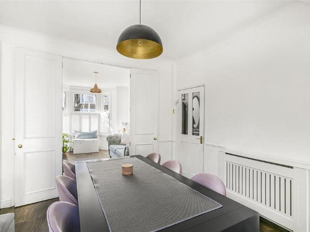 3 bedroom end of terrace house to rent