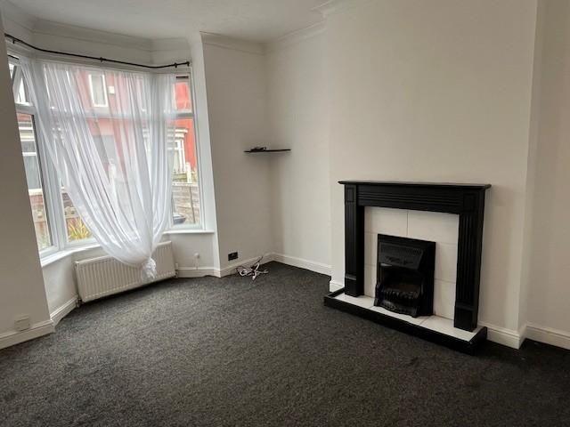 3 bedroom end of terrace house to rent