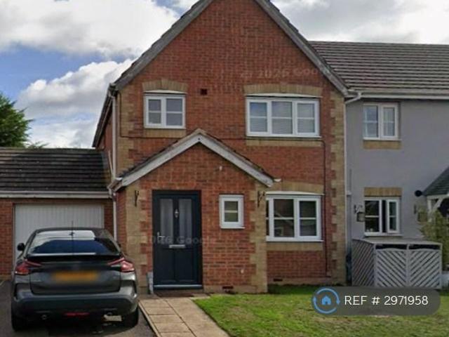 3 bedroom end of terrace house to rent