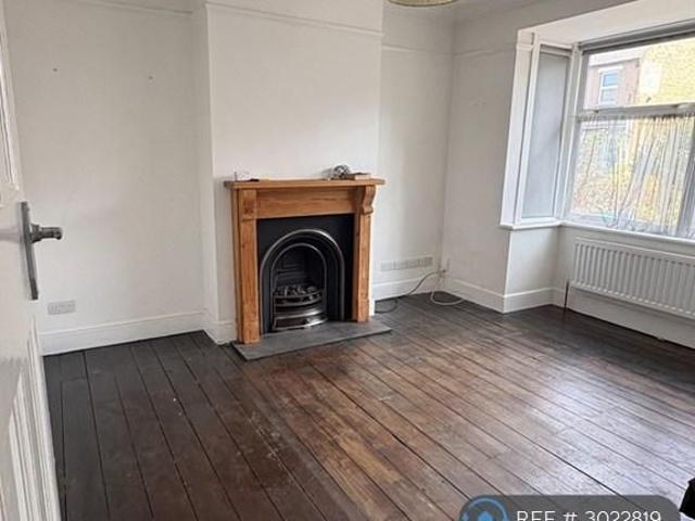 3 bedroom end of terrace house to rent