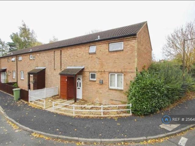 3 bedroom end of terrace house to rent