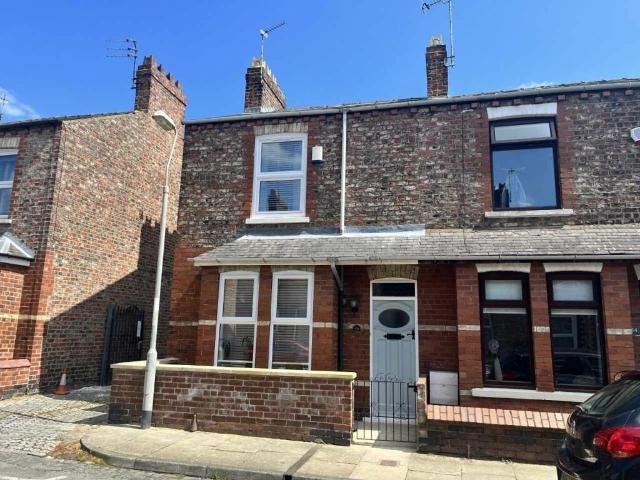 3 bedroom end of terrace house to rent