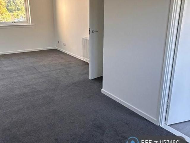 3 bedroom end of terrace house to rent