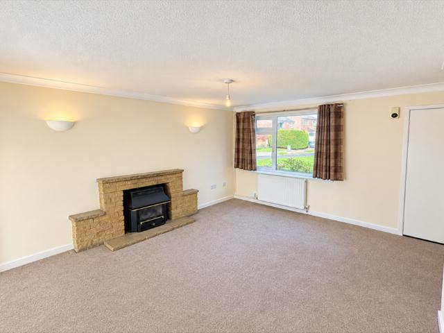 3 bedroom end of terrace house to rent