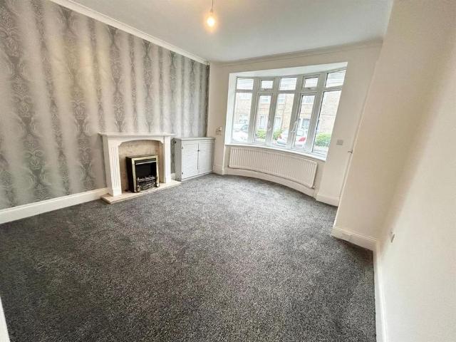 3 bedroom end of terrace house to rent