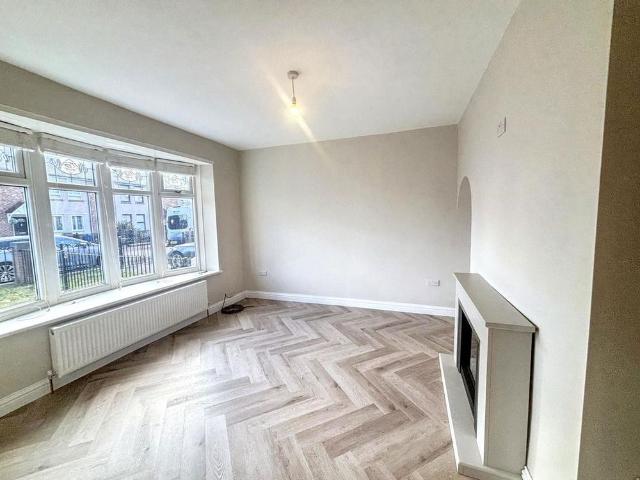 3 bedroom end of terrace house to rent