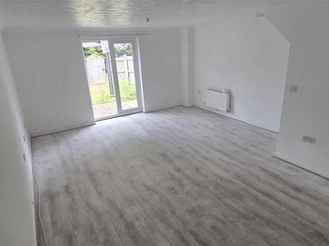 3 bedroom end of terrace house to rent