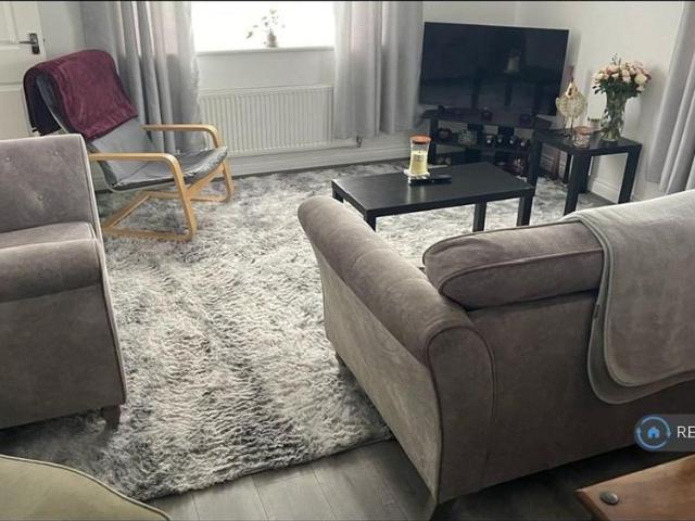 3 bedroom end of terrace house to rent