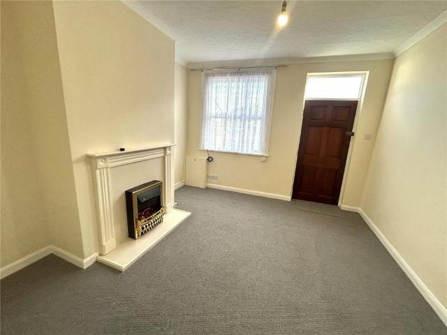 3 bedroom end of terrace house to rent