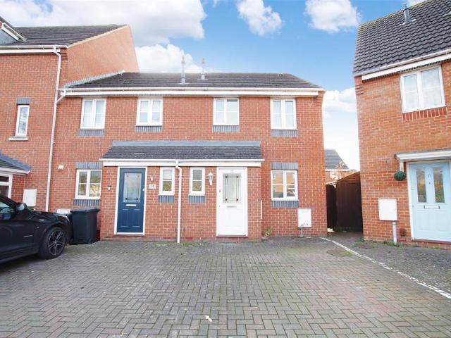 3 bedroom end of terrace house to rent
