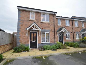 3 bedroom end of terrace house to rent