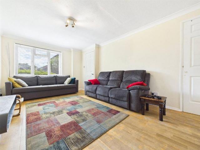 3 bedroom end of terrace house to rent
