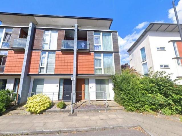 3 bedroom end of terrace house to rent