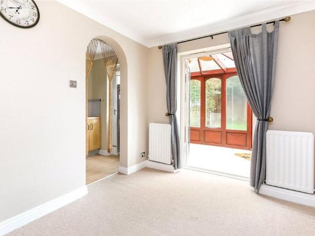 3 bedroom end of terrace house to rent