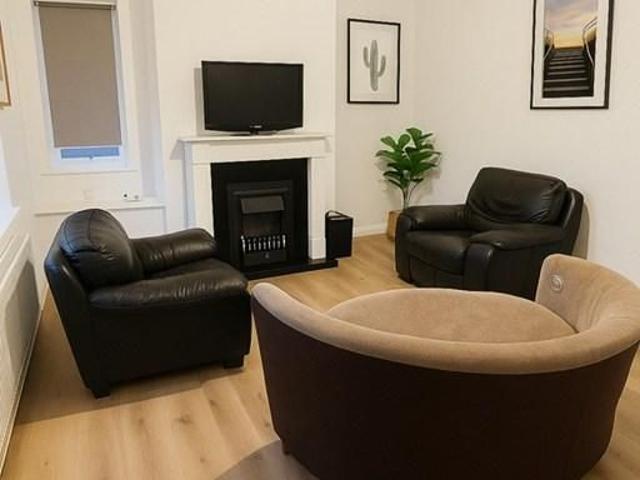 3 bedroom end of terrace house to rent