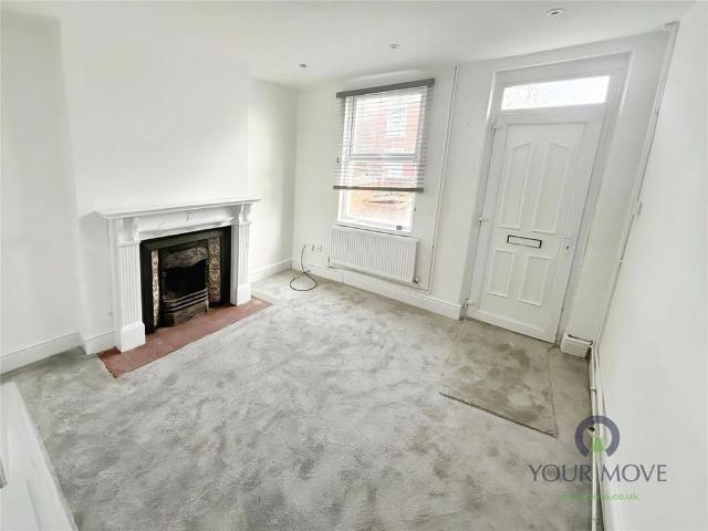 3 bedroom end of terrace house to rent