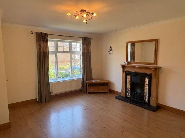 3 bedroom end of terrace house to rent