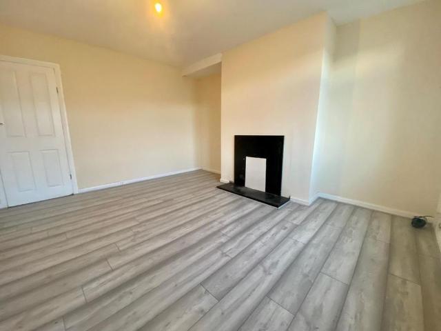 3 bedroom end of terrace house to rent