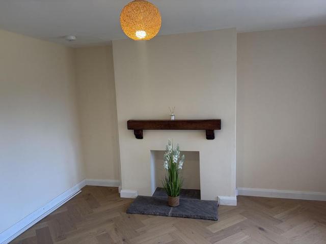 3 bedroom end of terrace house to rent