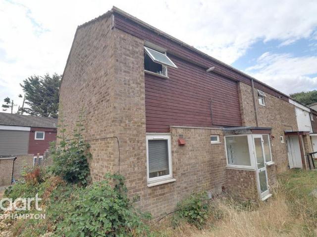 3 bedroom end of terrace house to rent