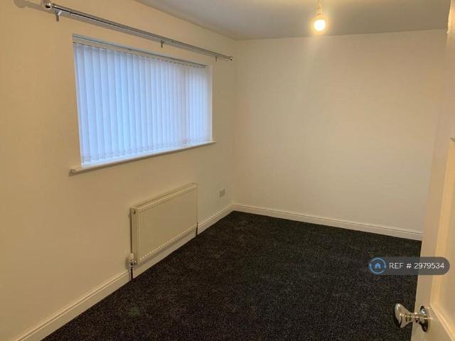 3 bedroom end of terrace house to rent