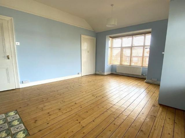 3 bedroom end of terrace house to rent