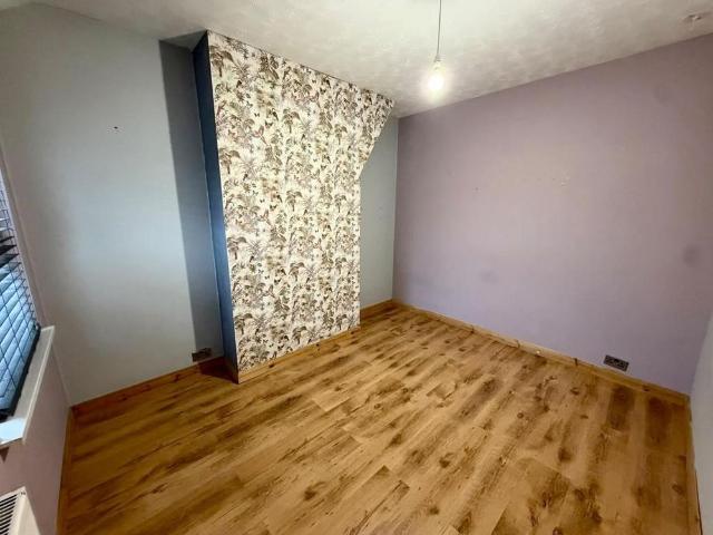 3 bedroom end of terrace house to rent