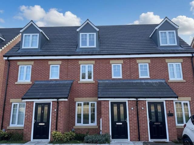 3 bedroom end of terrace house to rent