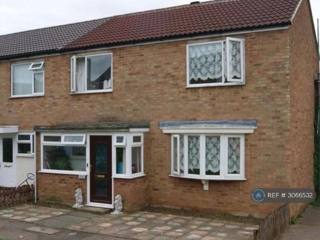3 bedroom end of terrace house to rent
