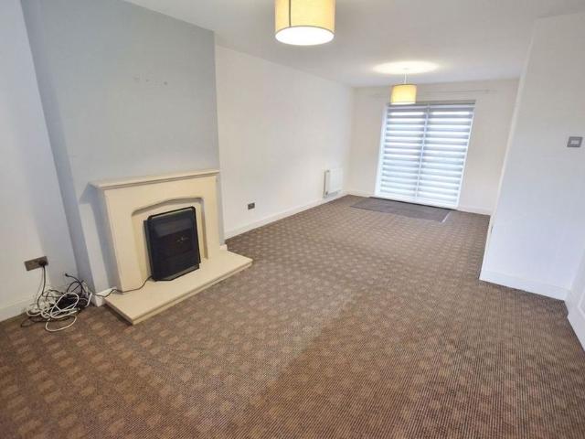 3 bedroom end of terrace house to rent