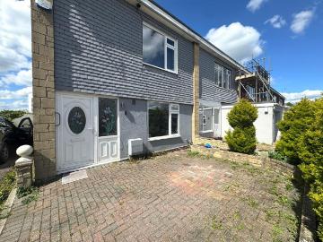 3 bedroom end of terrace house to rent