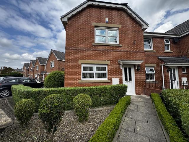 3 bedroom end of terrace house to rent