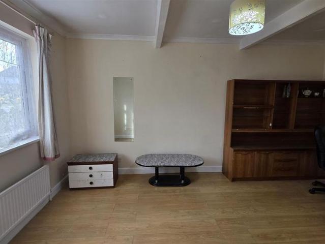 3 bedroom end of terrace house to rent