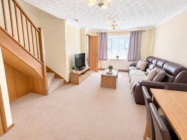 3 bedroom end of terrace house to rent