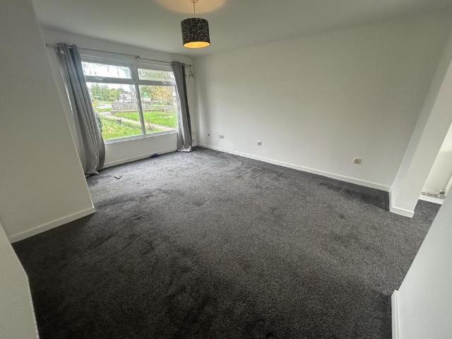 3 bedroom end of terrace house to rent