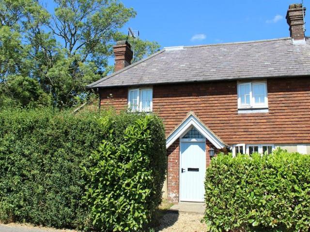 3 bedroom end of terrace house to rent