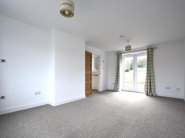 3 bedroom end of terrace house to rent