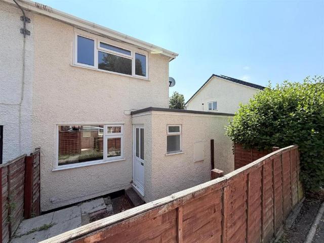 3 bedroom end of terrace house to rent
