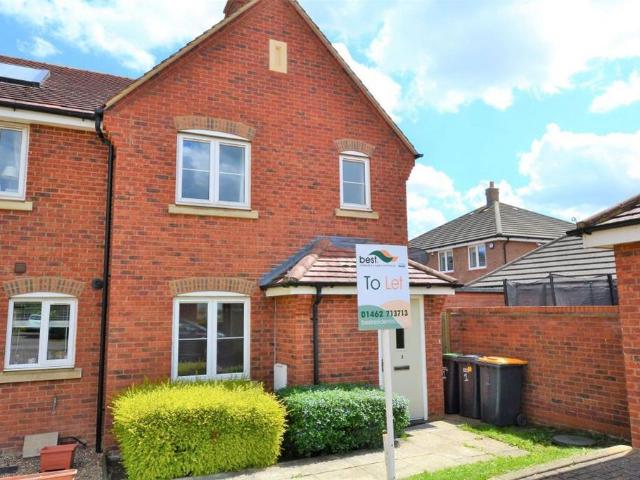 3 bedroom end of terrace house to rent