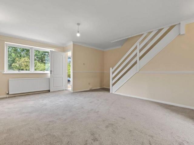 3 bedroom end of terrace house to rent