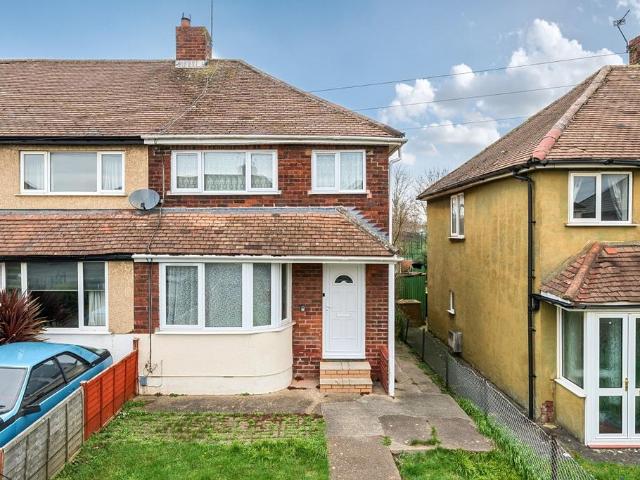 3 bedroom end of terrace house to rent