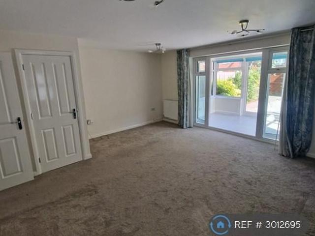 3 bedroom end of terrace house to rent