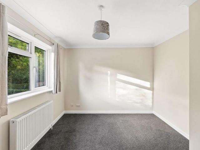 3 bedroom end of terrace house to rent