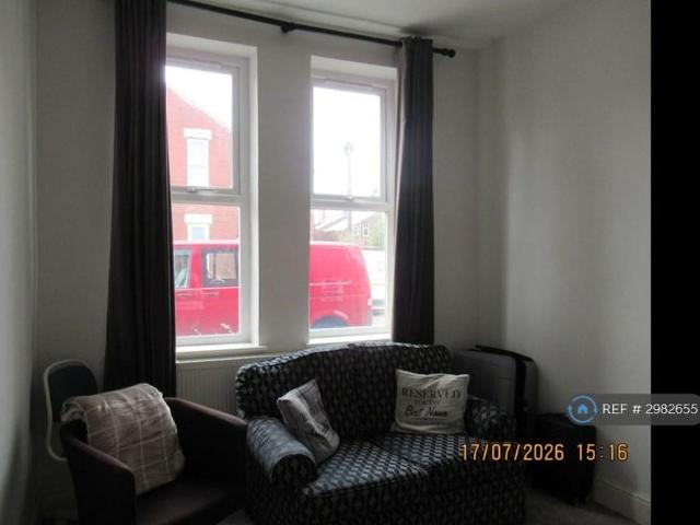 3 bedroom end of terrace house to rent