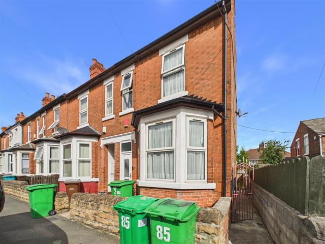 3 bedroom End of terrace house to rent